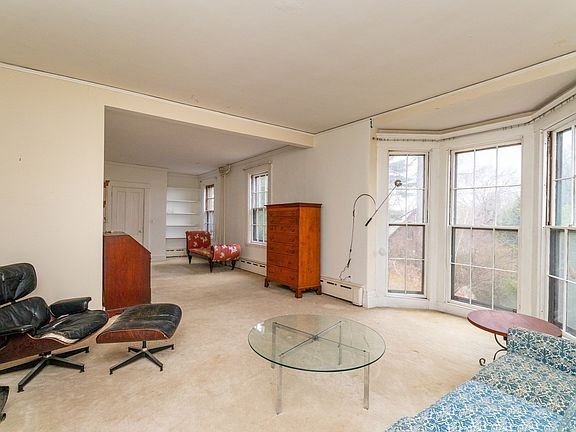 5th image of 140 Pleasant St