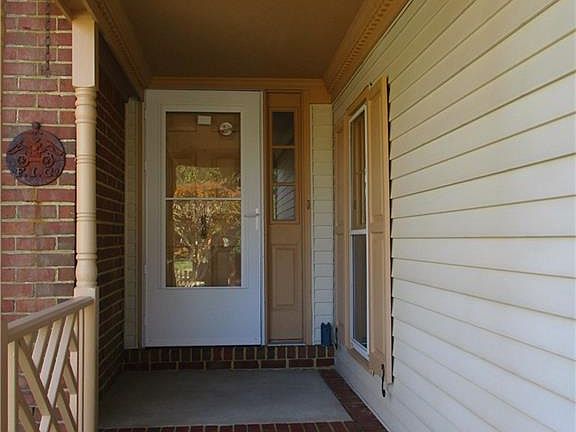 2nd image of 746 Lord Dunmore Dr