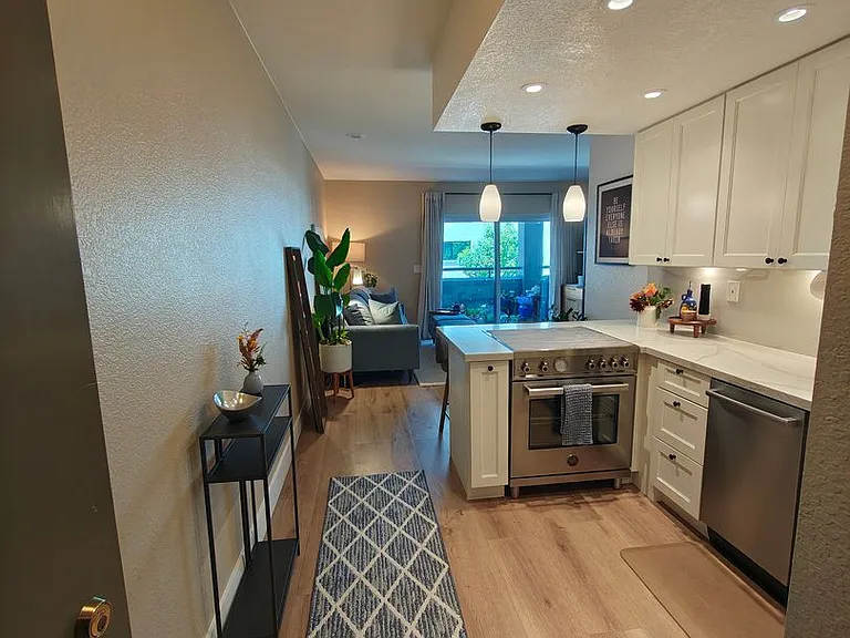 201 Harrison St #211 — Photo 2