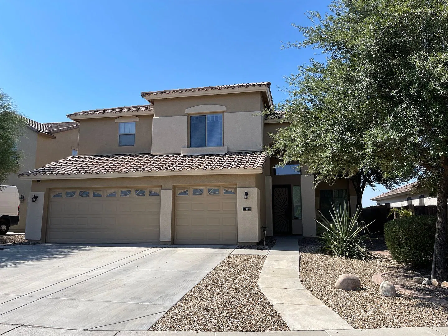 4 bed, 3.0 bath, 2687 sqft, $2,700 — Photo 2