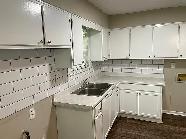 3665 Royal Wood Dr — Photo 2