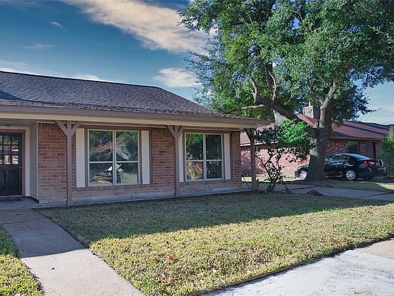 3rd image of 19439 Lazy Valley Dr