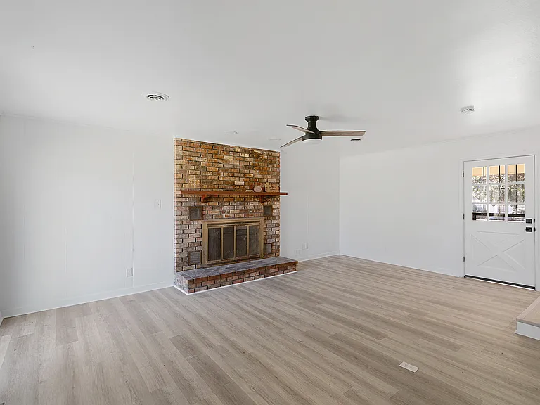 60 Russell Rd — Photo 7