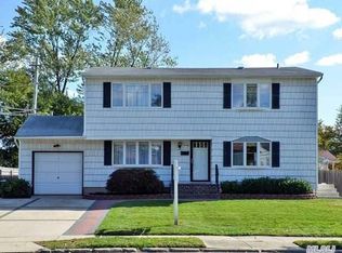 20 Calvert Ave, Commack, NY 11725