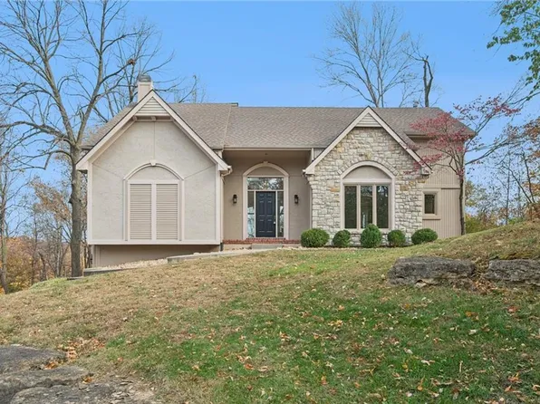 5305 NW Bluff Dr, Kansas City, MO 64152