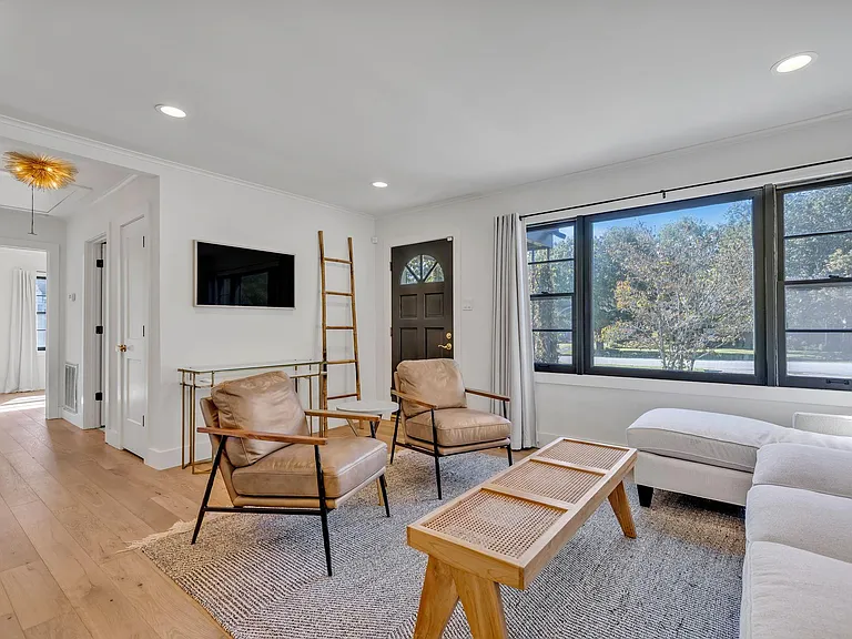 313 James Ave — Photo 12
