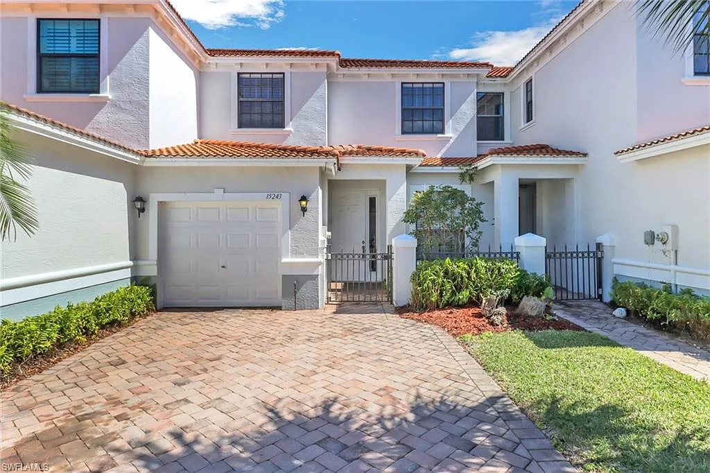 3 bed, 2.5 bath, 1667 sqft, $2,500 — Photo 3