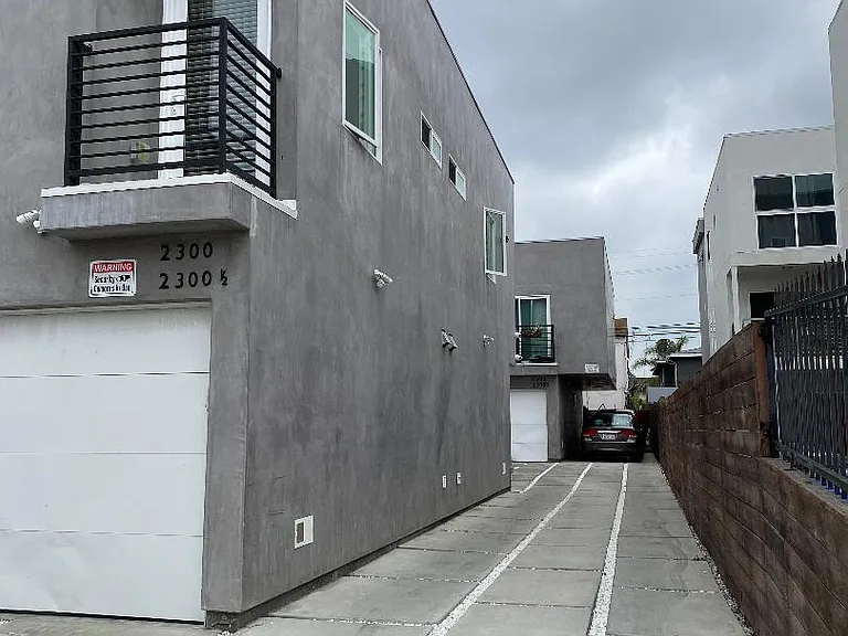 2300 Carmona Ave — Photo 1