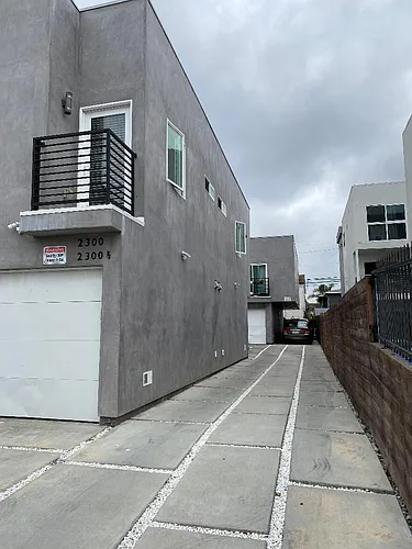 2300 Carmona Ave Photo 1