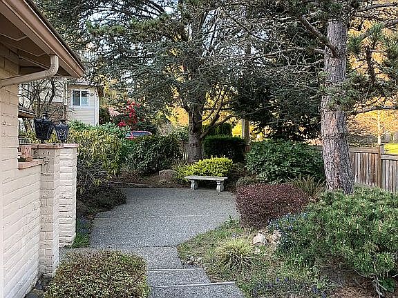 4th image of 521 130th Ave NE
