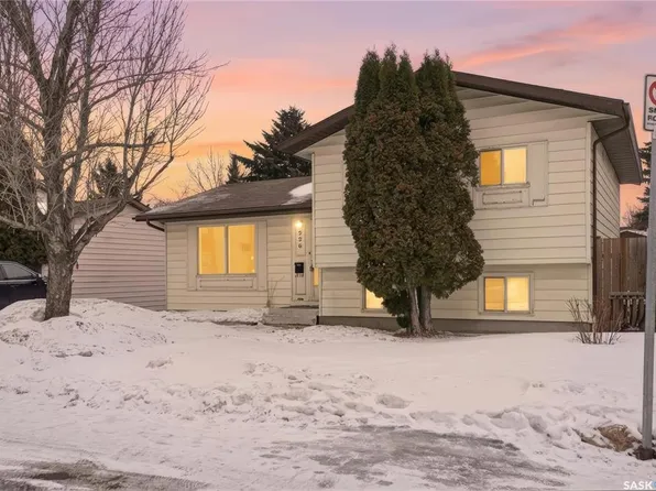 226 Stillwater DRIVE, Saskatoon, SK S7J 4K3