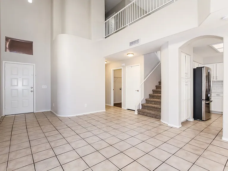 2018 N 106th Ln — Photo 2