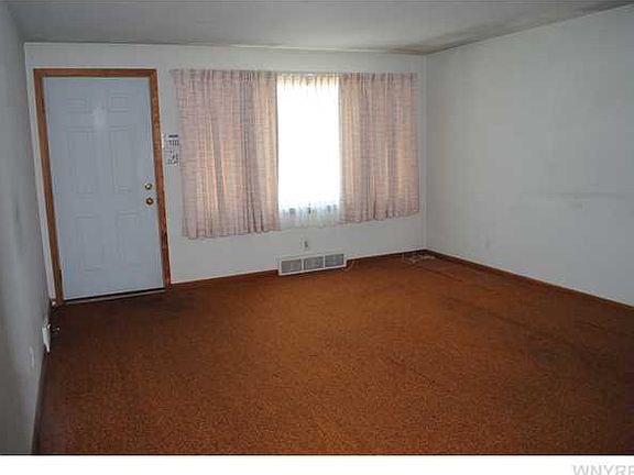 4th image of 144 Kamper Ave
