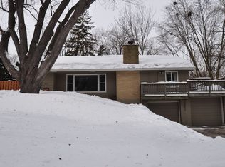 2711 Lee Ave N, Golden Valley, MN 55422