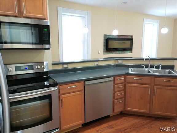 3rd image of 1924 Geyer Ave APT C