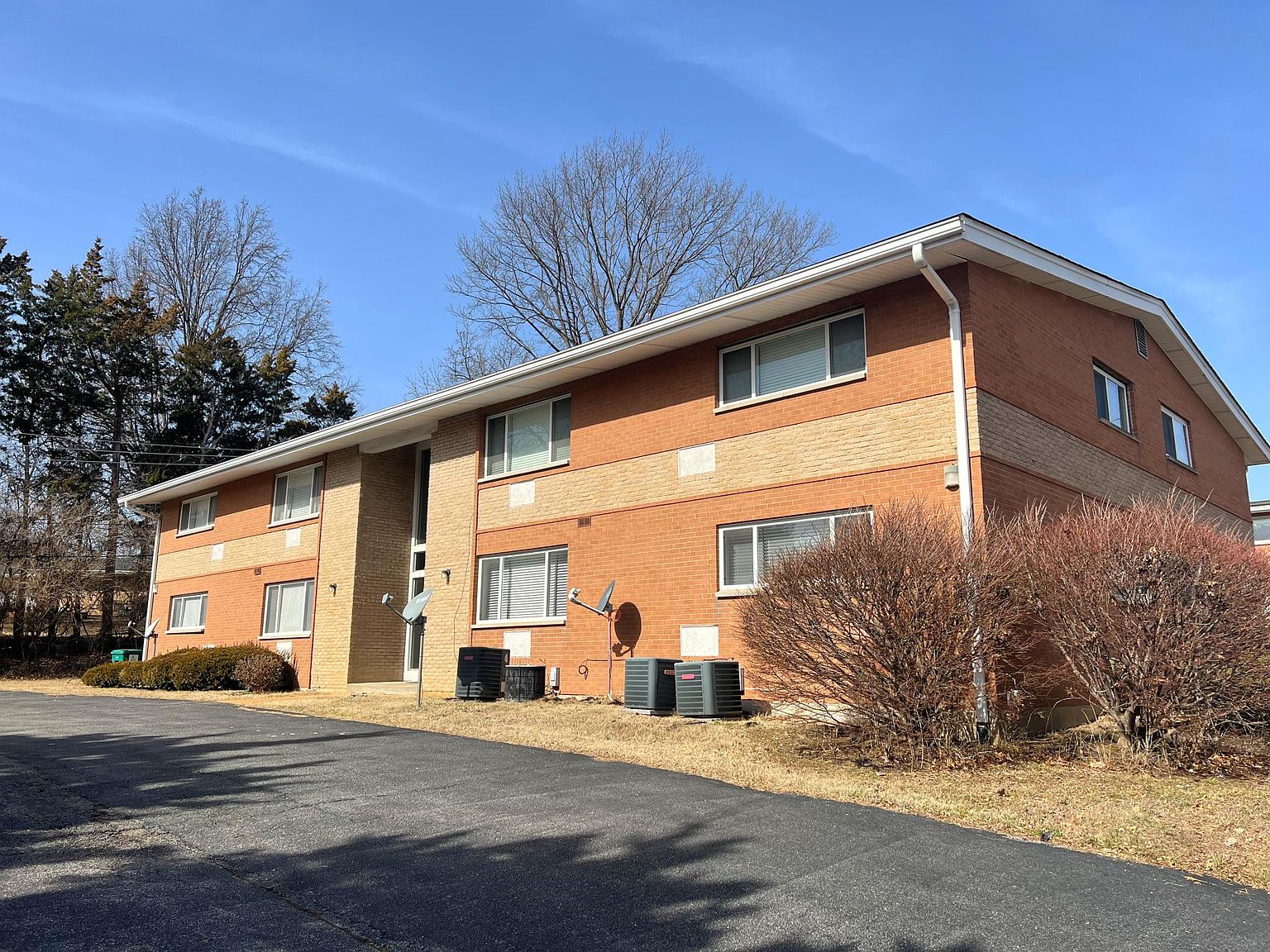 701 Lepere Ave APT B, Saint Louis, MO 63132 | Zillow