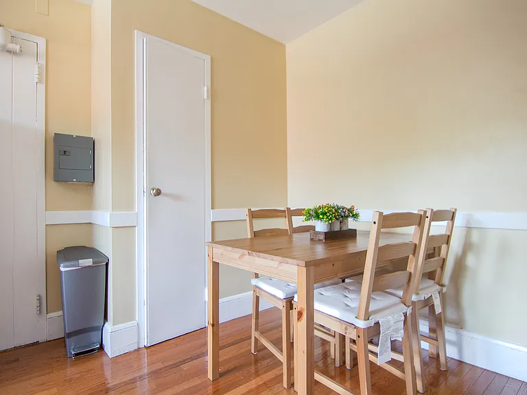 Eat-in kitchen