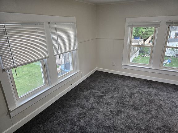 Large Bedroom 127sq ft