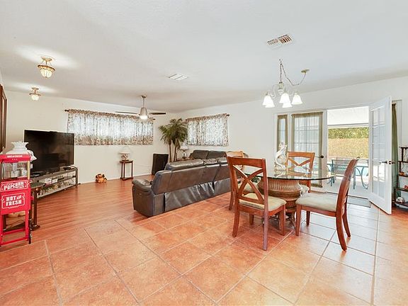 5th image of 512 Applewood Ave