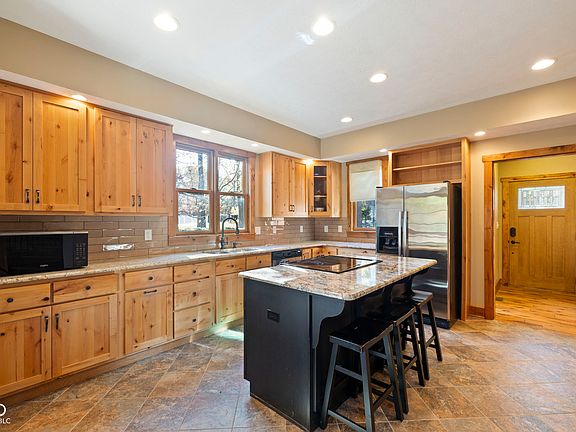 4th image of 7563 Grizzly Dr