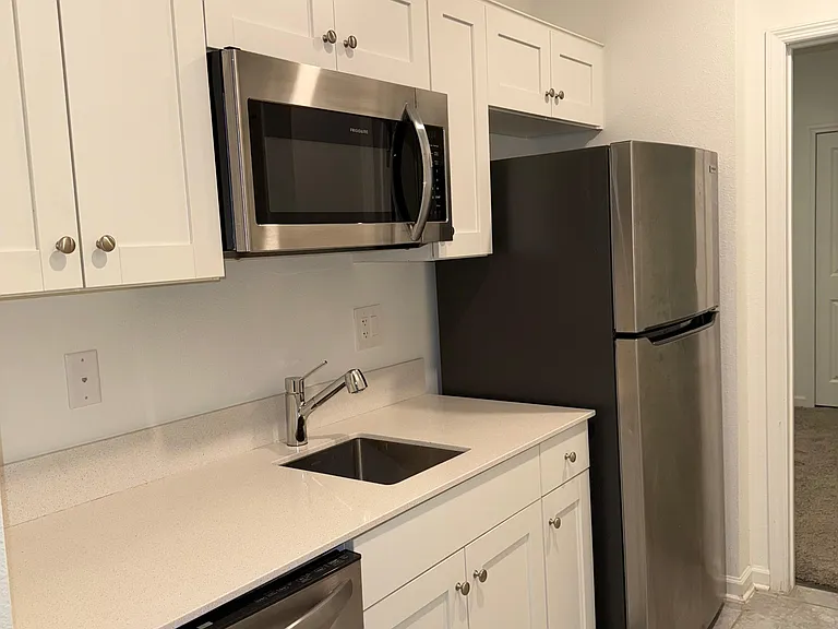225 Lawson Ave — Photo 5