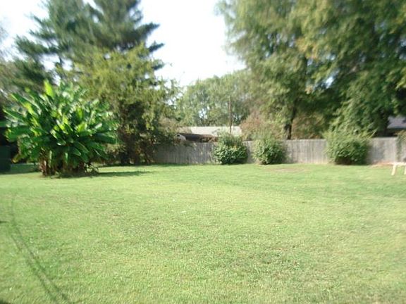 3rd image of 127 Meadowbrook Dr