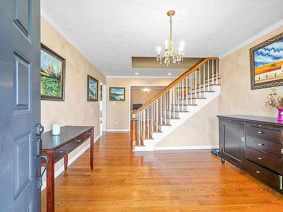 4th image of 9575 Julien Rd