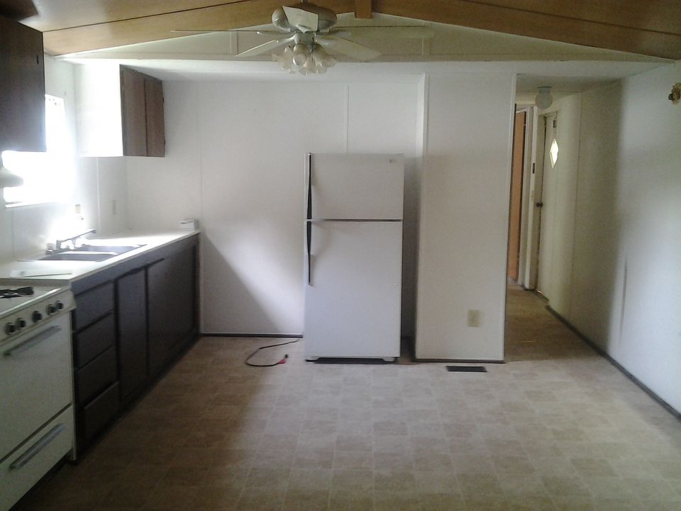 2nd image of 61 Melrose Pl