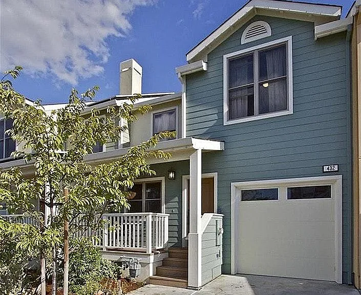 432 Lindberg Cir — Photo 1