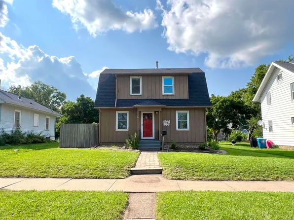 1008 W 7th St, Waterloo, IA 50702