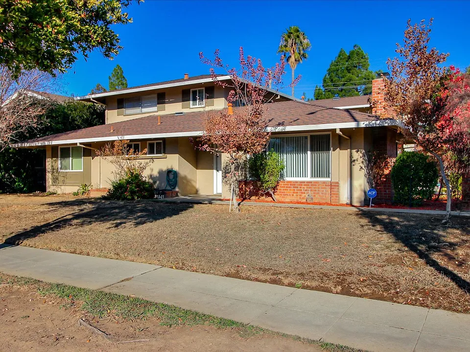 935 Castlewood Dr