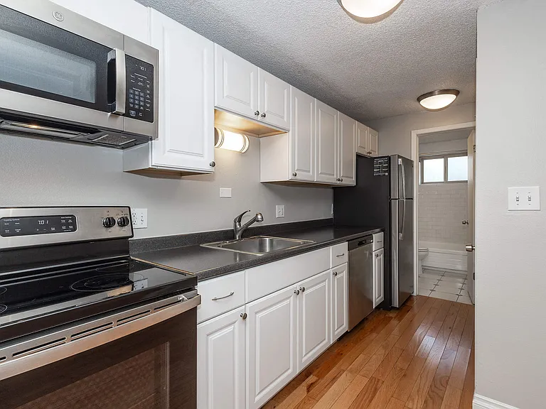 8 S Clarkson Street — Photo 27