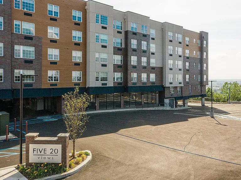 530 Cliff St — Photo 2