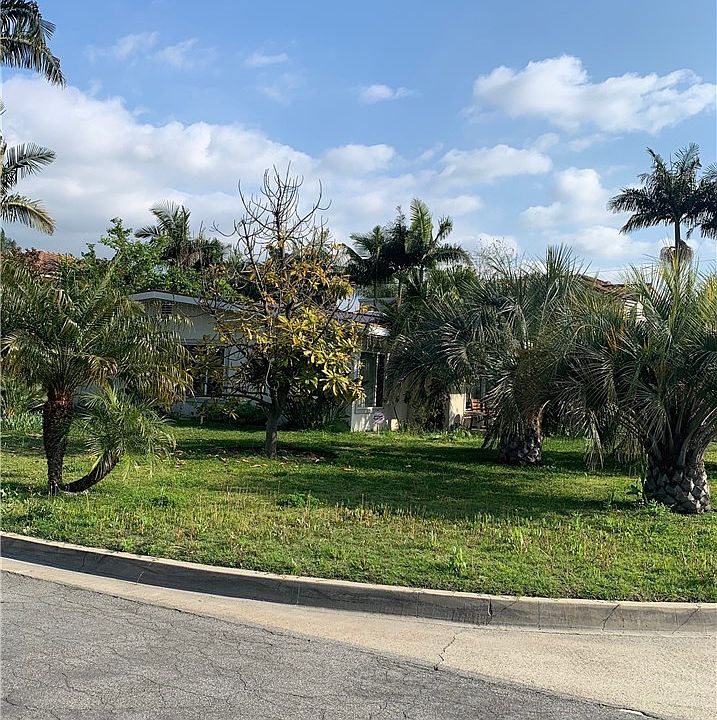 2nd image of 9566 Casanes Ave