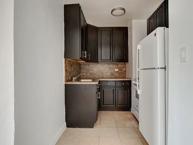 3255 Randall Ave #3D — Photo 4