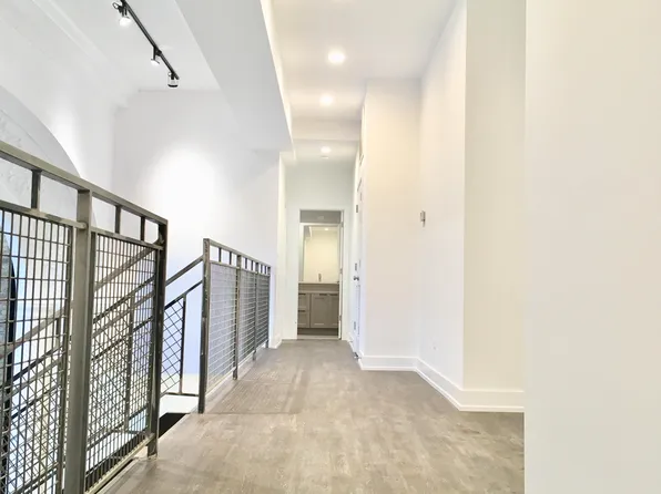 4601 N Paulina