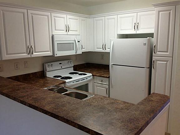 4th image of 4050 Oak Landing Dr