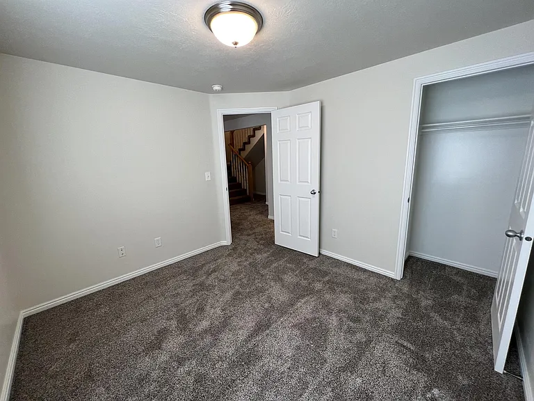 202 E White Spruce Cv — Photo 23