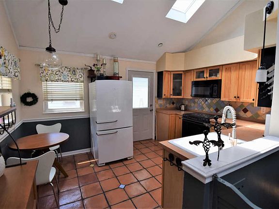 5th image of 544 E Royal Forest Blvd