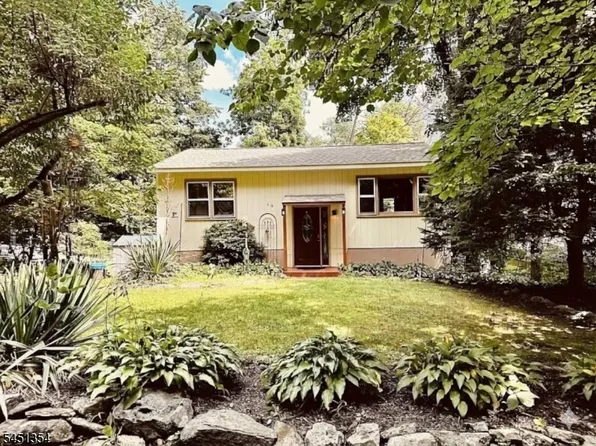 24 W Shore Dr, Vernon Twp., NJ 07462