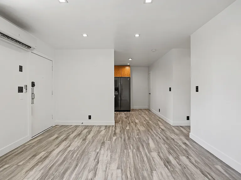 830 Bartlett St #8 — Photo 8