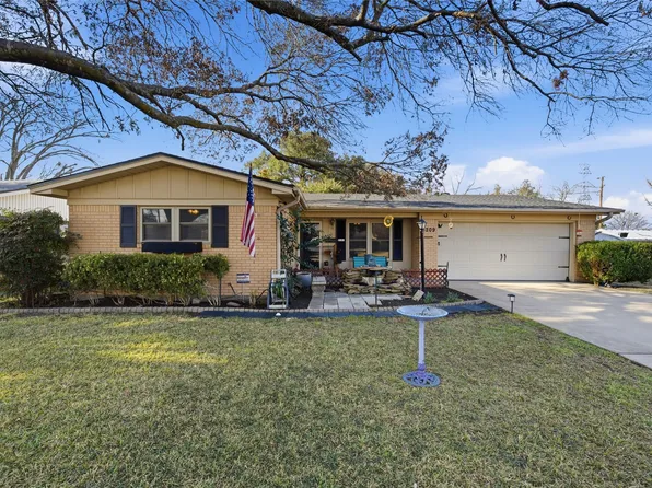 6209 May Dr, Waco, TX 76710