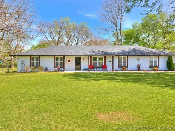 7033 E Battenfield Dr, Claremore, OK 74019