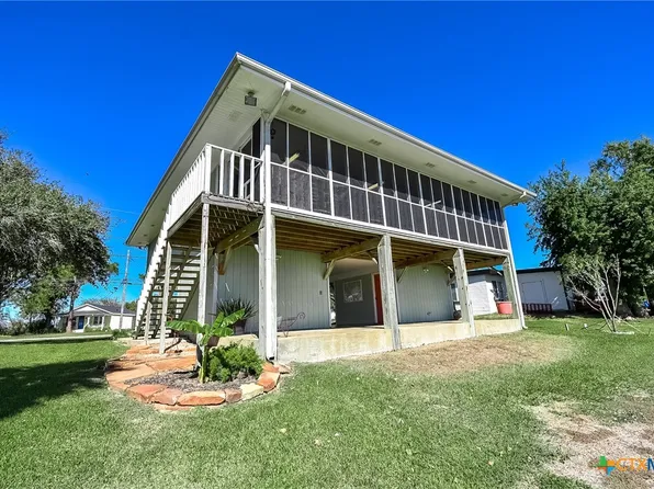 317 E Bayshore Dr, Palacios, TX 77465