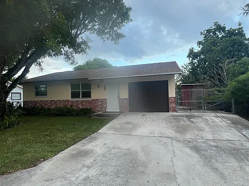 1821 SW 96th Ave Photo 1