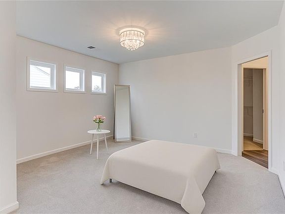 4th image of 1810 Primrose Park Rd