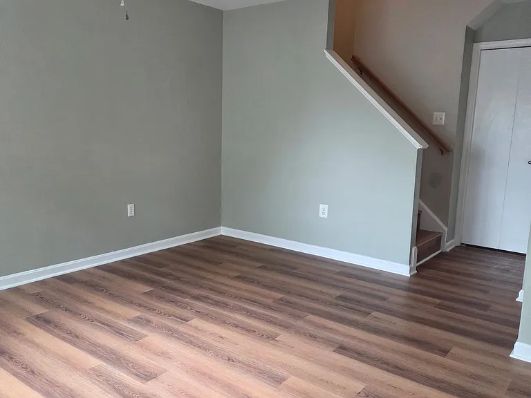 123 Heathfield Dr — Photo 5