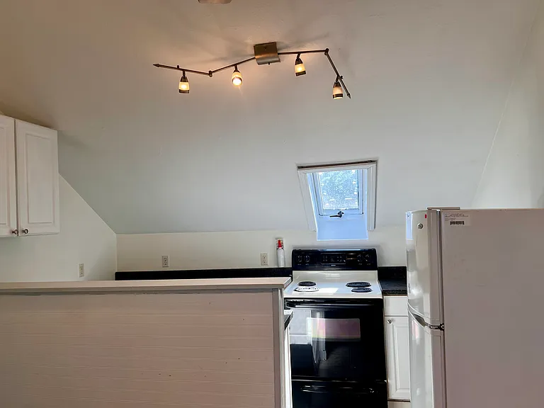 110 Pleasant St #3 — Photo 14
