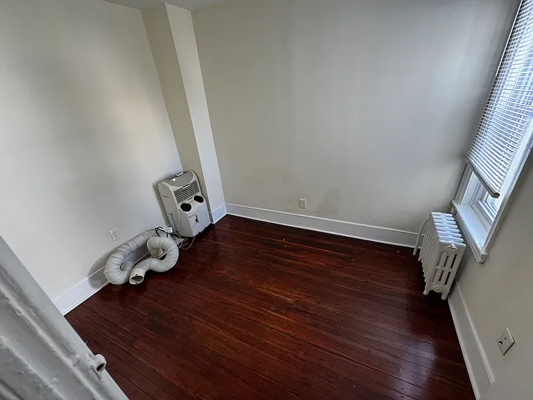 3015 Cambridge St — Photo 10