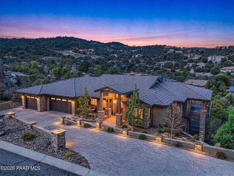 1st image of 594 Autumn Oak Way